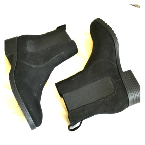 H&M Shoes - H&M Black Chelsea Boots